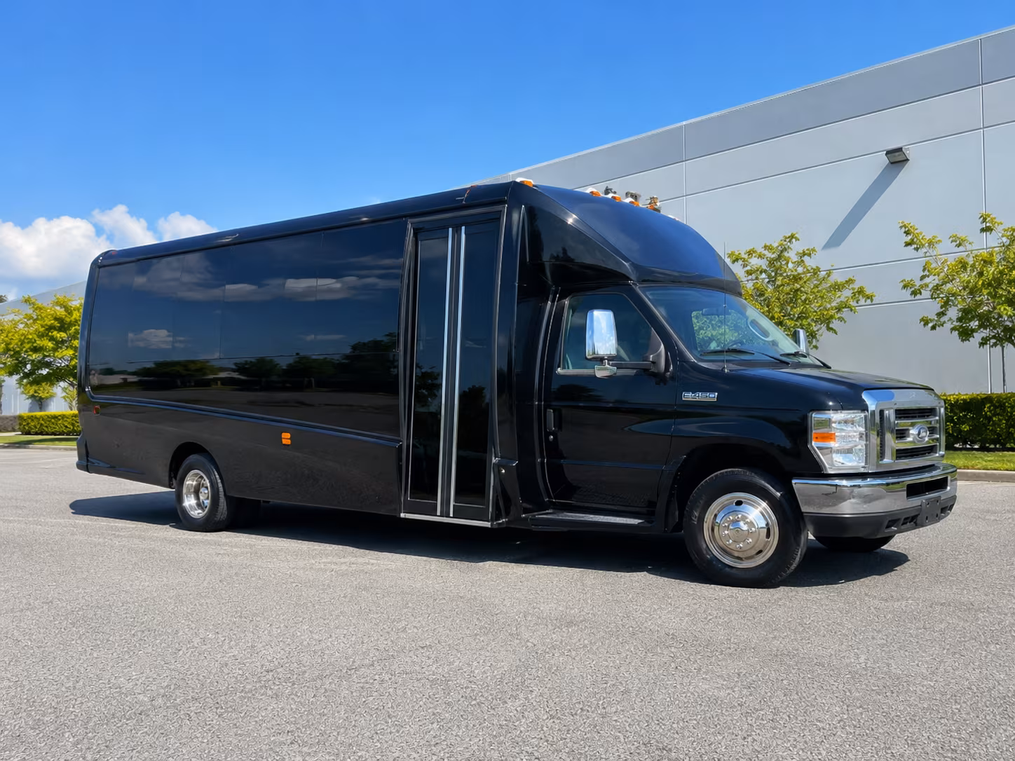 Portland Winery Tour & Pub Crawl Transportation party bus exterior